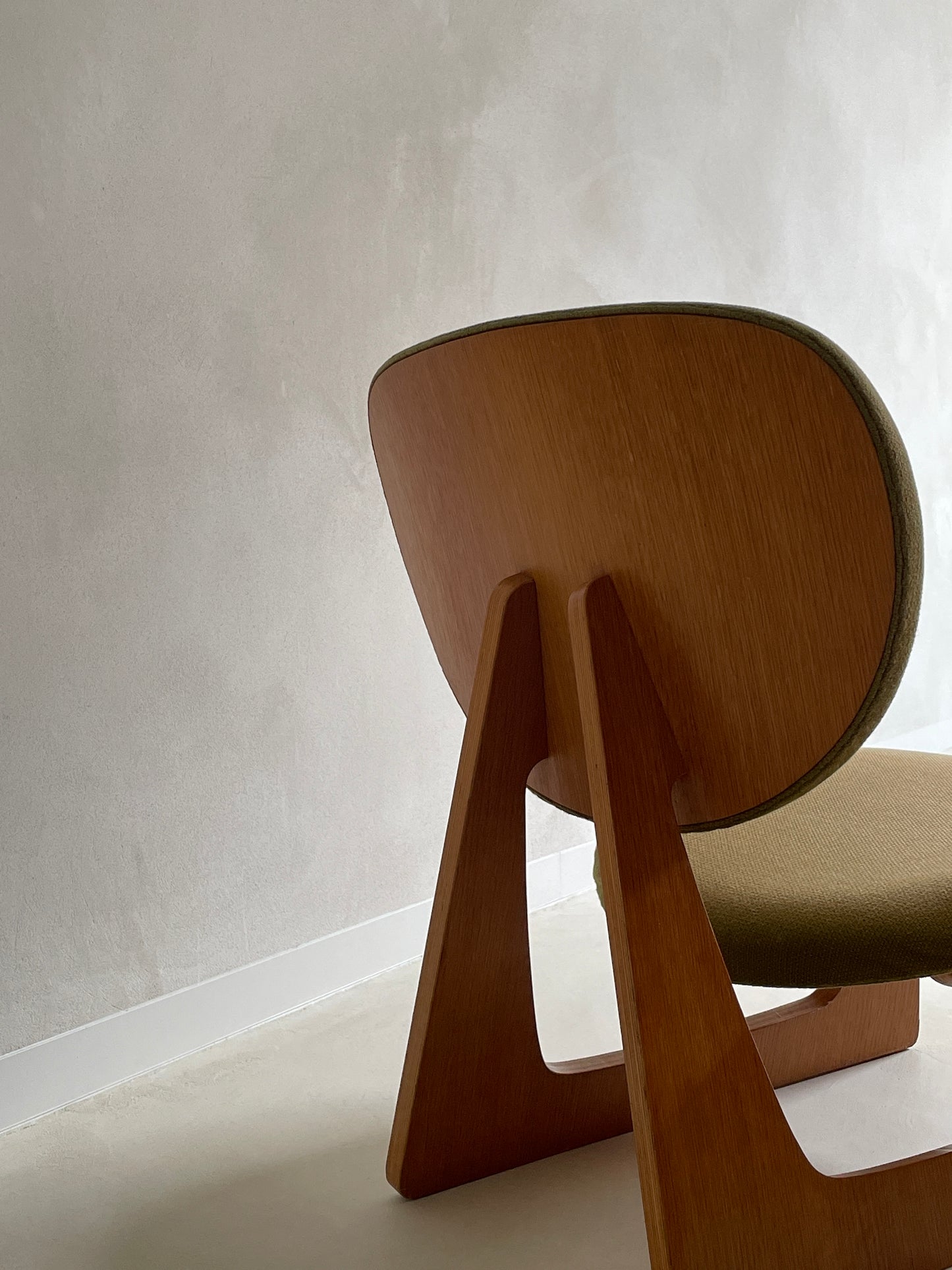 🔴 Pair of Teiza Isu Lounge Chairs by J. Sakakura and D. Choch, 1960